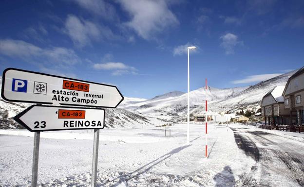 Señalización en la carretera de Alto Campoo. 