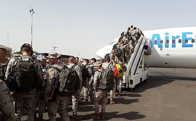 Salida del aeropuerto de Bamako. 