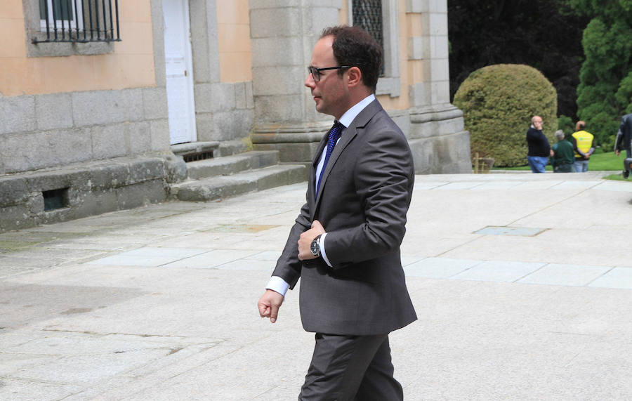 Fotos: El candidato del PP a la alcaldía de Segovia, Pablo Pérez, se casa en la jornada de reflexión