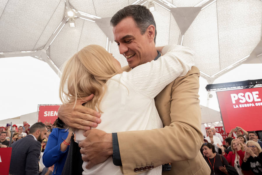 Al presidente del Gobierno le han acompañado en el acto Iratxe García, candidata del PSOE a las europeas, Luis Tudanca y Óscar Puente
