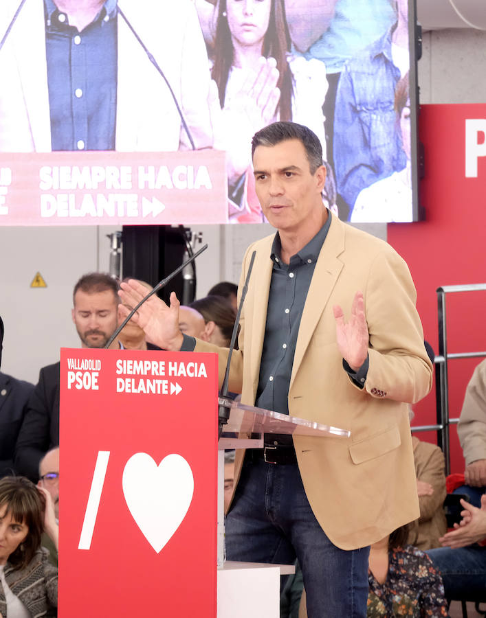 Al presidente del Gobierno le han acompañado en el acto Iratxe García, candidata del PSOE a las europeas, Luis Tudanca y Óscar Puente