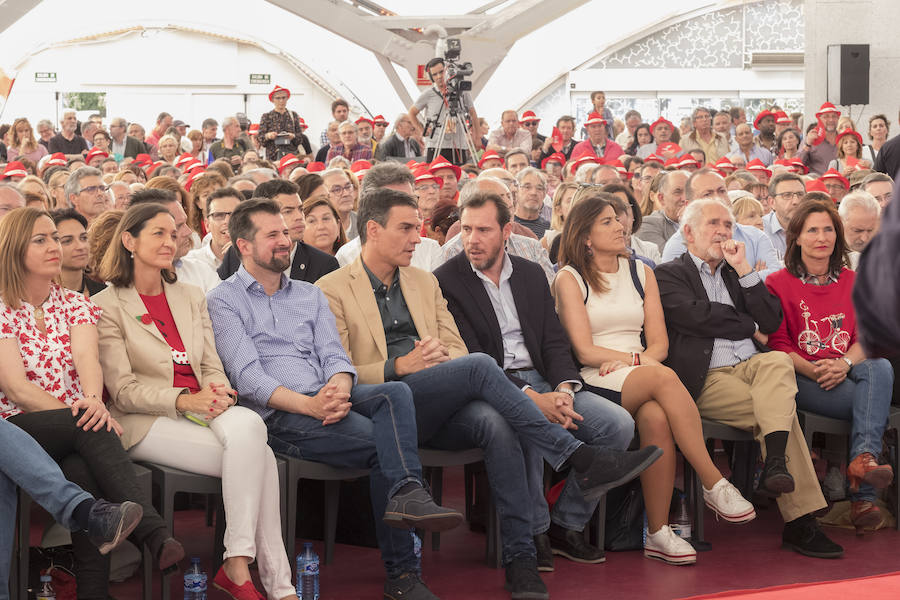 Al presidente del Gobierno le han acompañado en el acto Iratxe García, candidata del PSOE a las europeas, Luis Tudanca y Óscar Puente