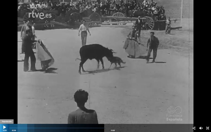 Imagen secundaria 2 - Jotas, platea y capea de San Isidro, en mayo de 1943. 