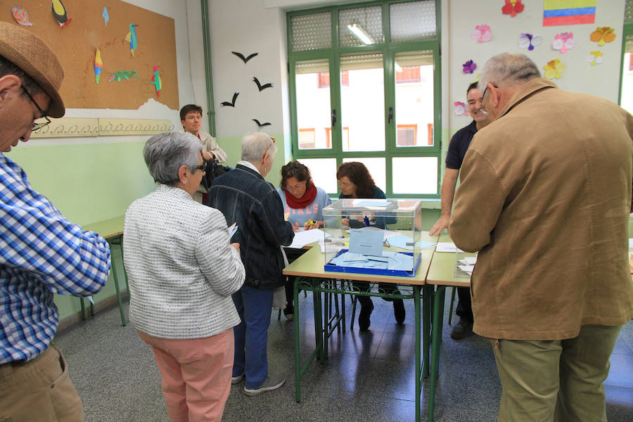 Fotos: Segovia vota en las elecciones municipales, autonómicas y europeas