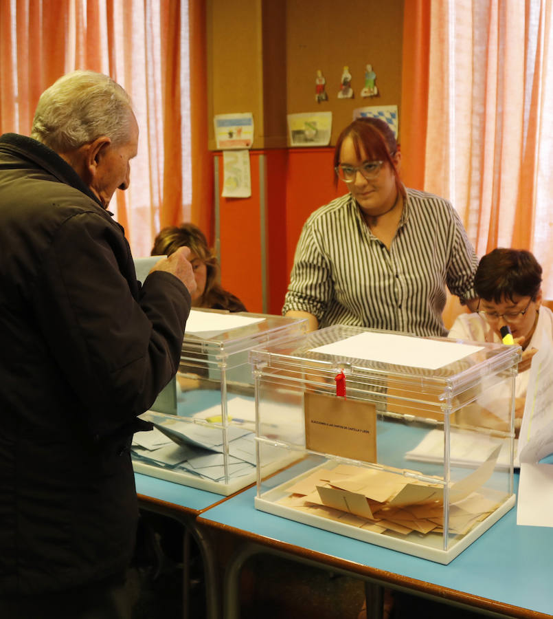 Fotos: Jornada electoral en la capital Palentina