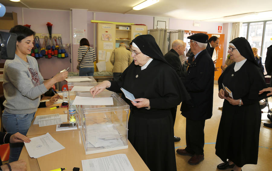 Fotos: Jornada electoral en la capital Palentina