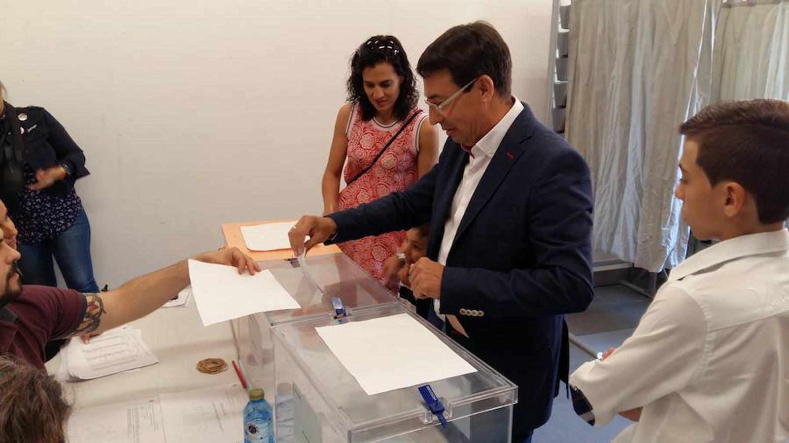 Fotos: Los candidatos acuden a votar en Salamanca