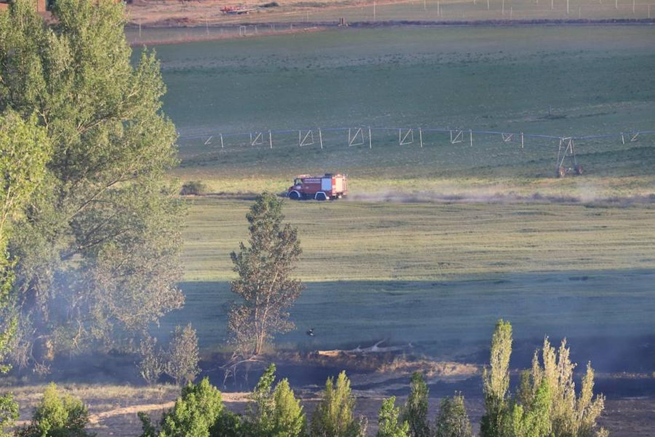 Fotos: Incendio junto a la piscifactoría de Cabrerizos, en Salamanca