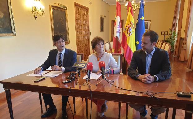 La delegada del Gobierno en Castilla y León informa en Ávila sobre el desarrollo de la jornada electoral 