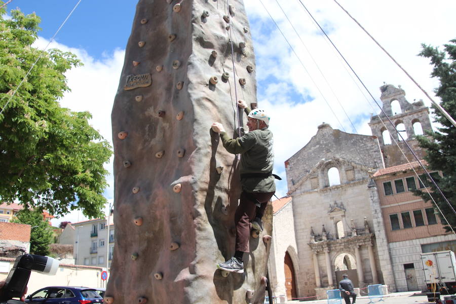 El rocódromo atrajo a jóvenes y adultos.