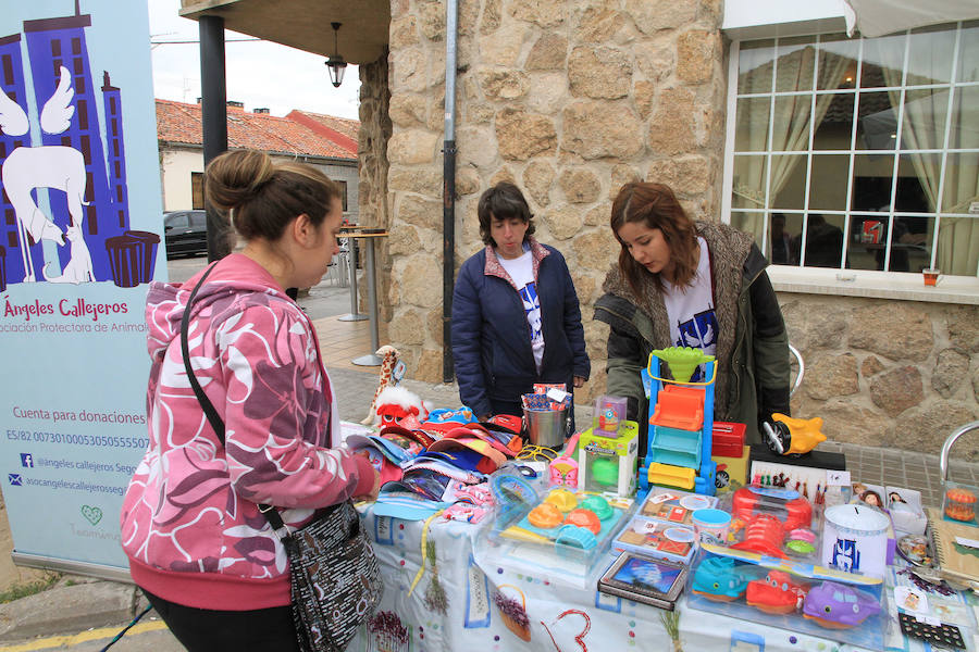 Mercadillo de la asociación Ángeles Callejeros. 