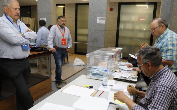 Inicio del recuento en el colegio de las Agustinas Canónigas.