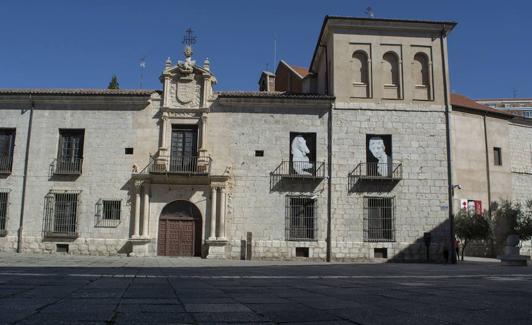 Fachada de la Casa del Sol, en la calle Cadenas de San Gregorio. 