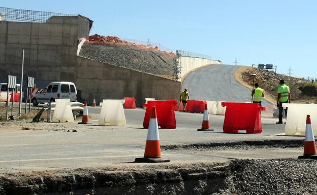 Obras en la cimentación del viaducto sobre la CL-601 y en el enlace sur.