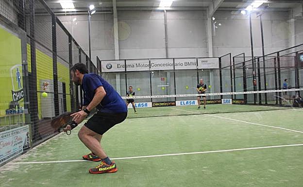 Momento de un partido de la categoría masculina.