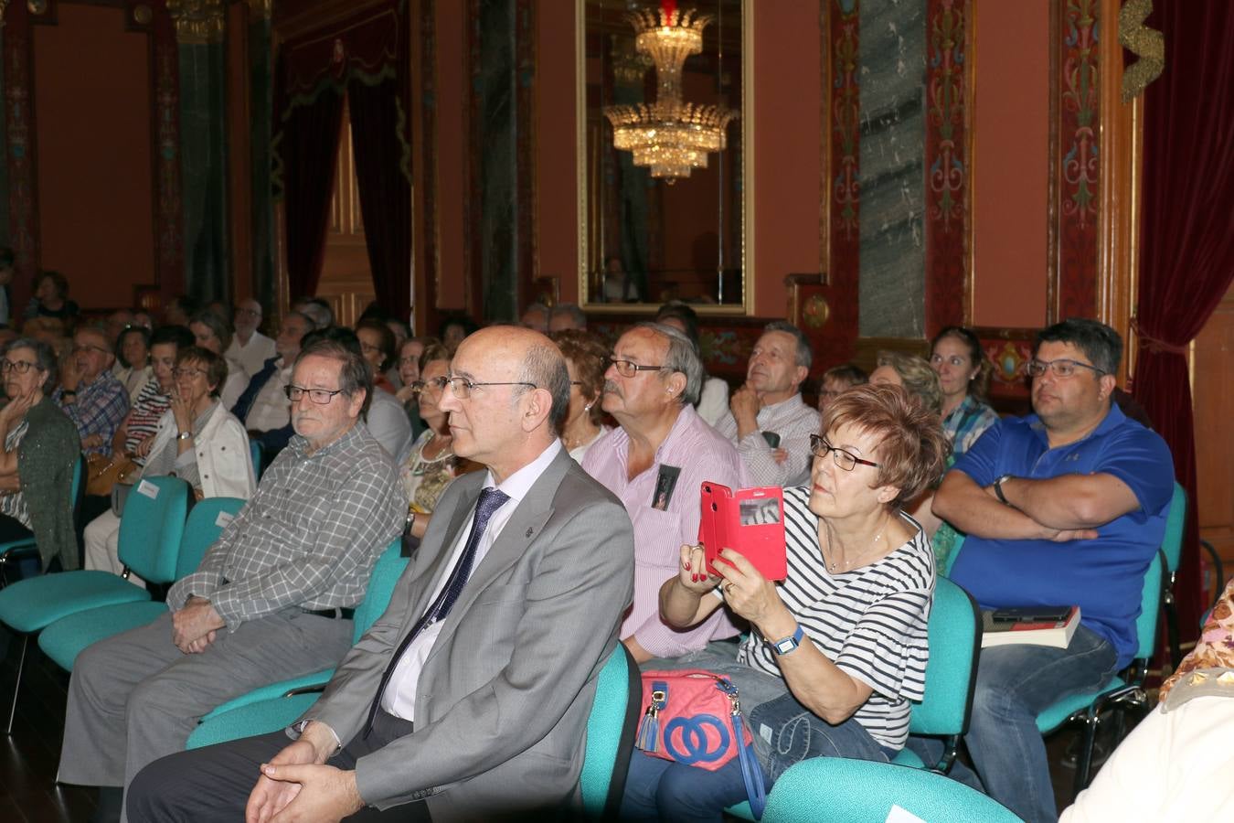 La escritora presentó su libro 'Imperiofobia y leyenda negra' en el Salón del Trono del Palacio Real