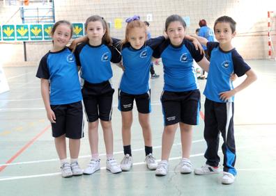 Imagen secundaria 1 - Arriba, los chicos del Bumayé durante uno de sus partidos. Abajo a la izquierda, los más pequeños del Patrocinio San José. A la derecha, una jugadora del IES Parquesol.