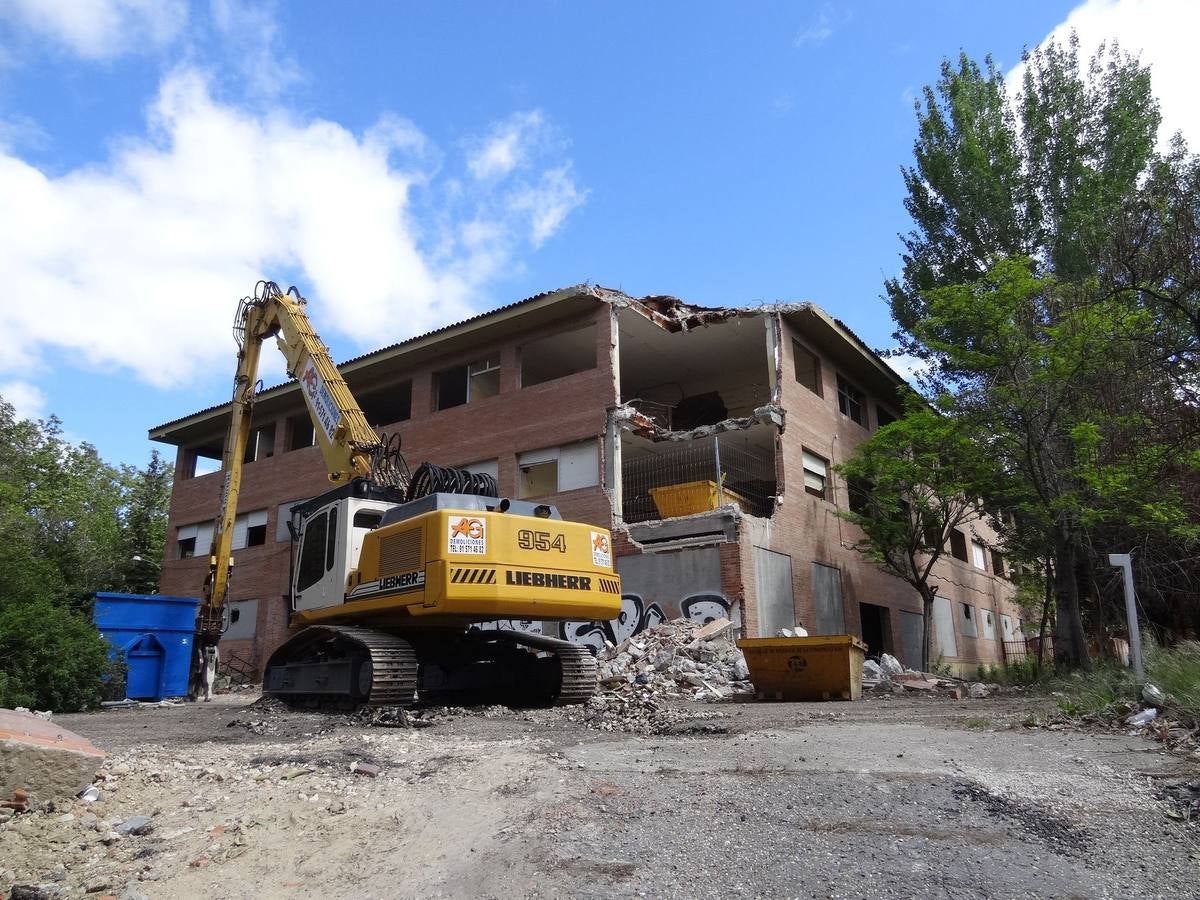 Los operarios concluyen el derribo del edificio de La Rondilla a falta de retirar las 5.300 toneladas de escombros para dar paso a la construcción de la Escuela de Arte