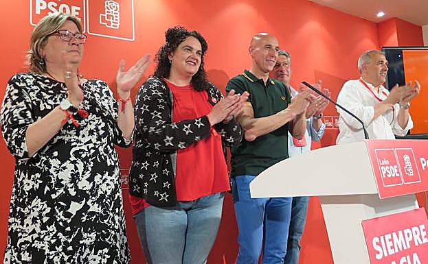 El PSOE celebra los resultados en la noche electoral. 