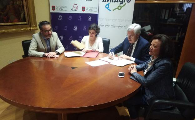 Firma convenio de colaboración 