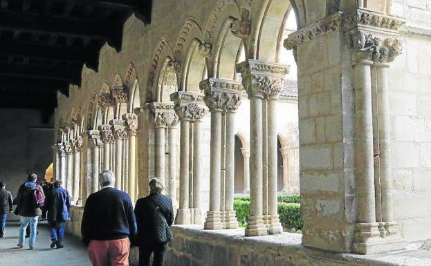 La juez otorga el claustro de Santa María de Nieva al Ayuntamiento y el templo al Obispado