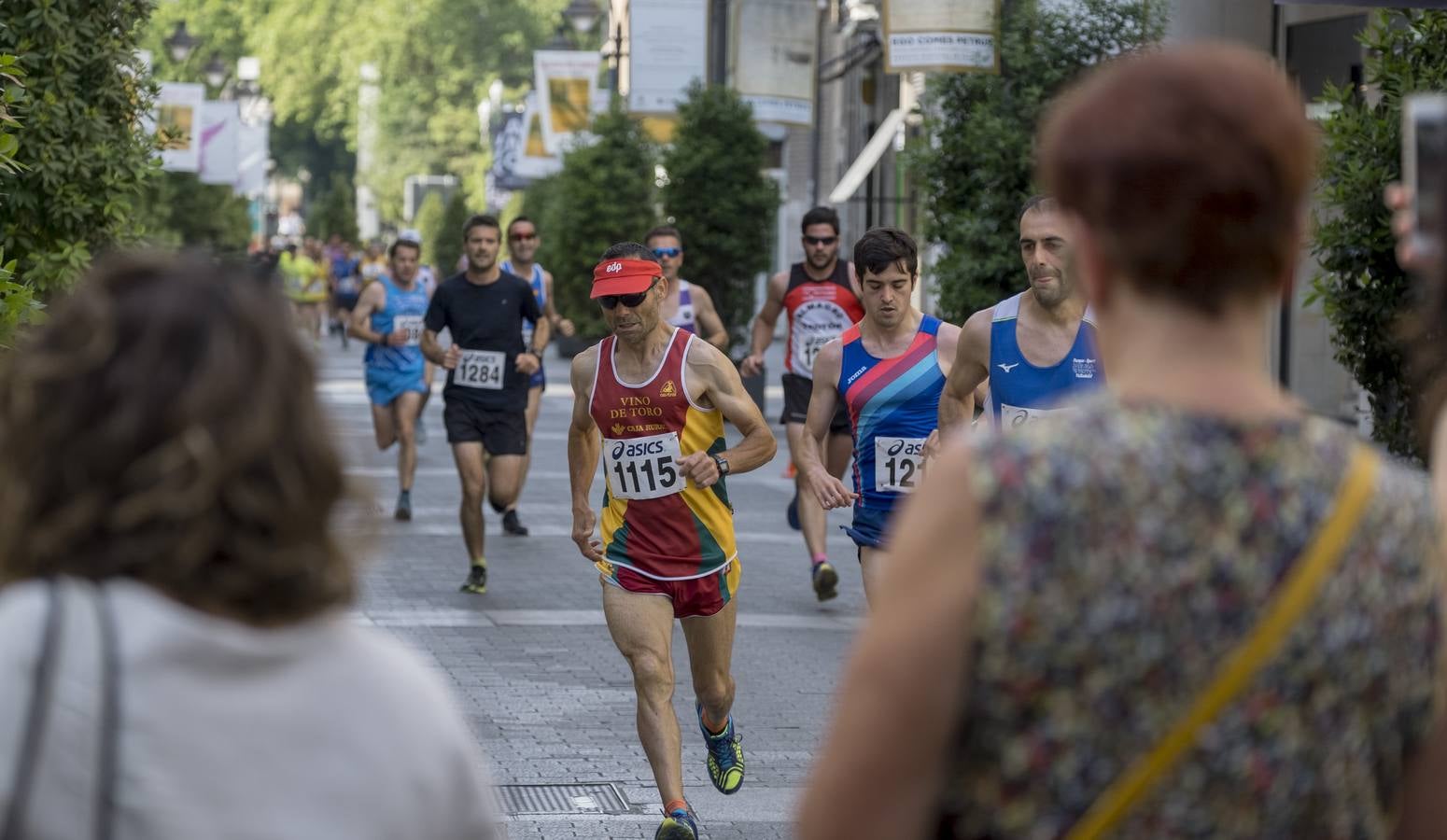 Fotos: Carrera popular en la Plaza Mayor