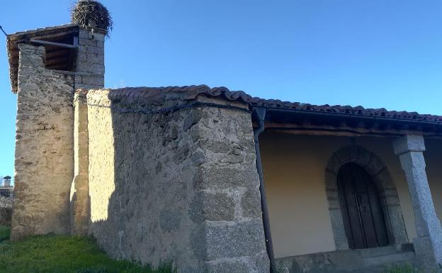 Iglesia parroquial de Hoyos del Collado, en la sierra de Gredos (Ávila). 