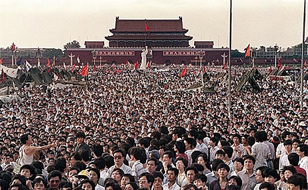 Foto de archivo de una manifestación en la Plaza de Tiananmen, en Pekín, para exigir democracia en 1989. 