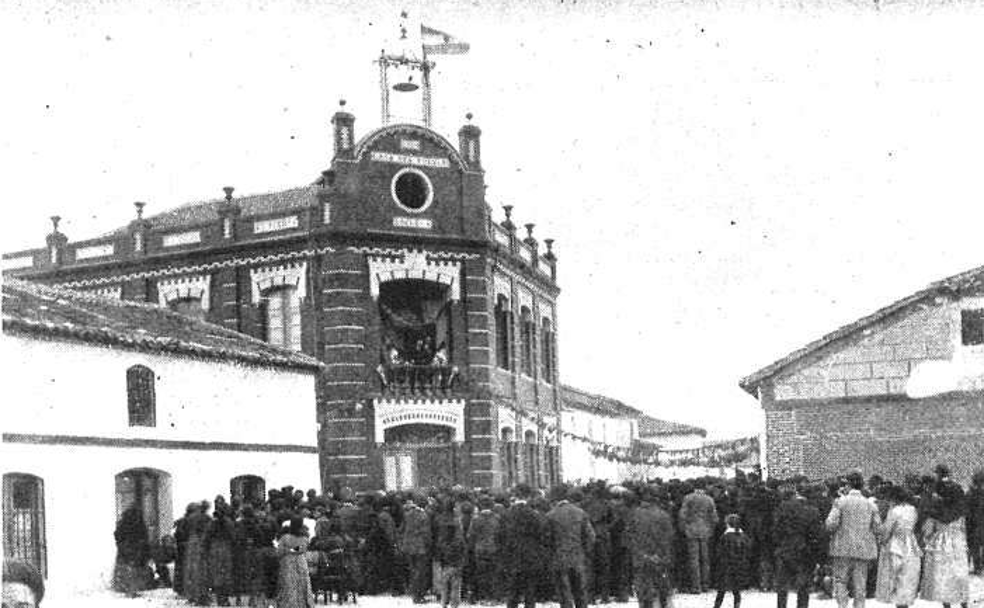 Inauguración de la Casa del Pueblo de Fuente Olmedo en octubre de 1920.