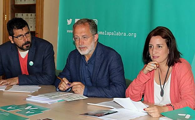 Alberto Bustos, Manuel Saravia y María Sánchez. 