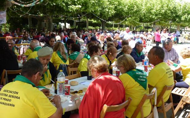 Comida de hermandad de los participantes en el encuentro celebrado en Tudela de Duero.