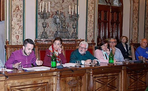 Cuatro de los diputados socialistas que se presentan a las primarias para continuar en el cargo. 