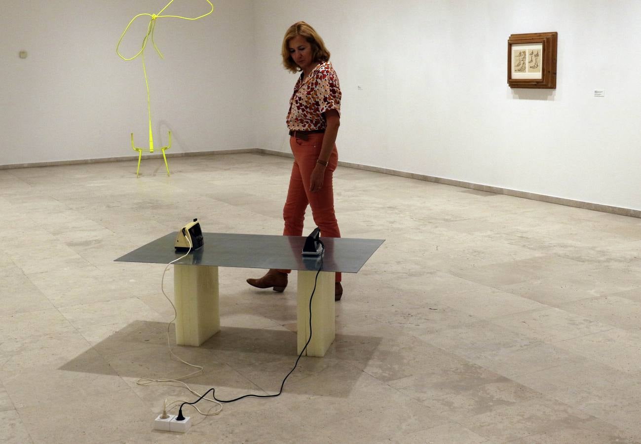 Eva Lootz, Ignasi Aballí, Adolfo Scholosser, Cristina Iglesias, Teresa Solar y Patricia Dauder, entre los treinta artistas con obra en la exposición, que se puede visitar hasta el 13 de octubre