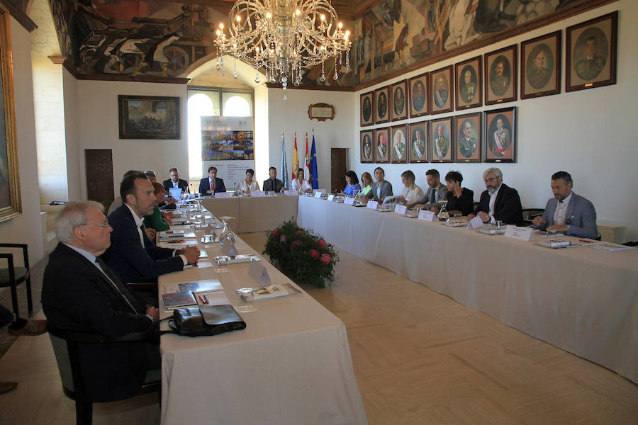 Fotos: El Alcázar acoge la asamblea del Grupo de Ciudades Patrimonio de la Humanidad de España