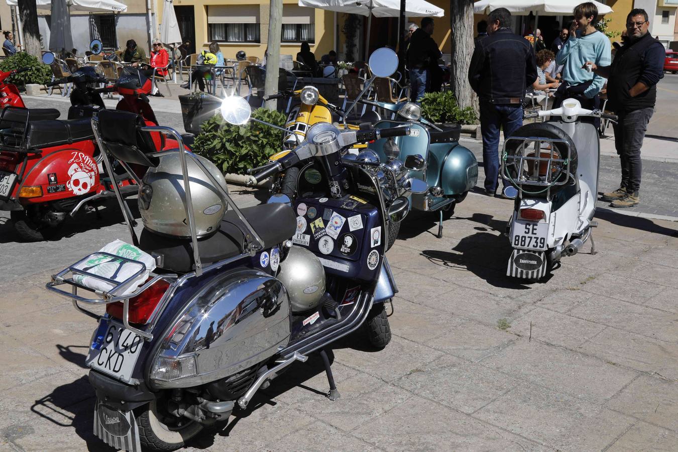 Más de 150 inscritos procedentes de toda España recorren las calles de la localidad para «compartir moto y amistad»