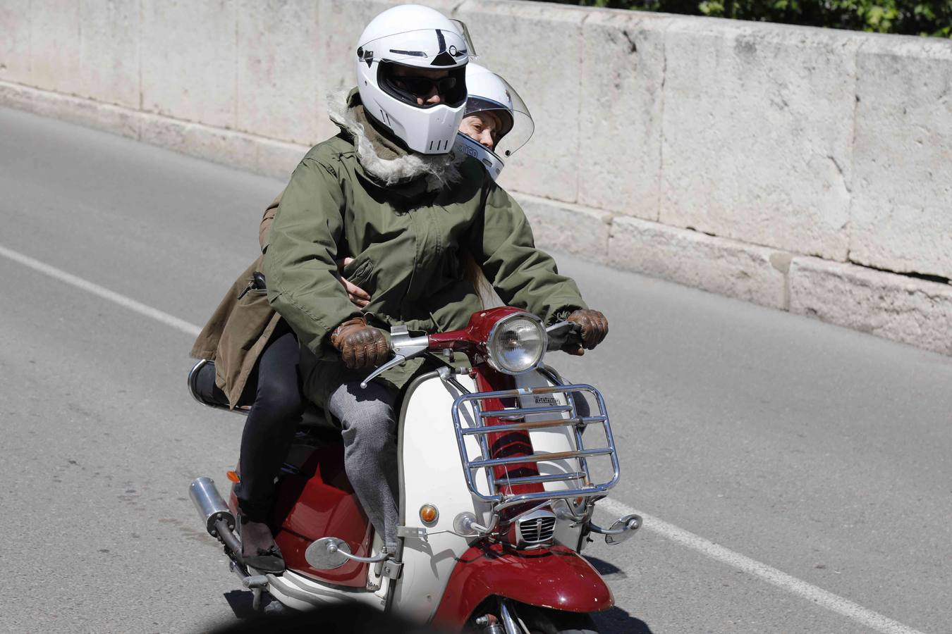 Más de 150 inscritos procedentes de toda España recorren las calles de la localidad para «compartir moto y amistad»