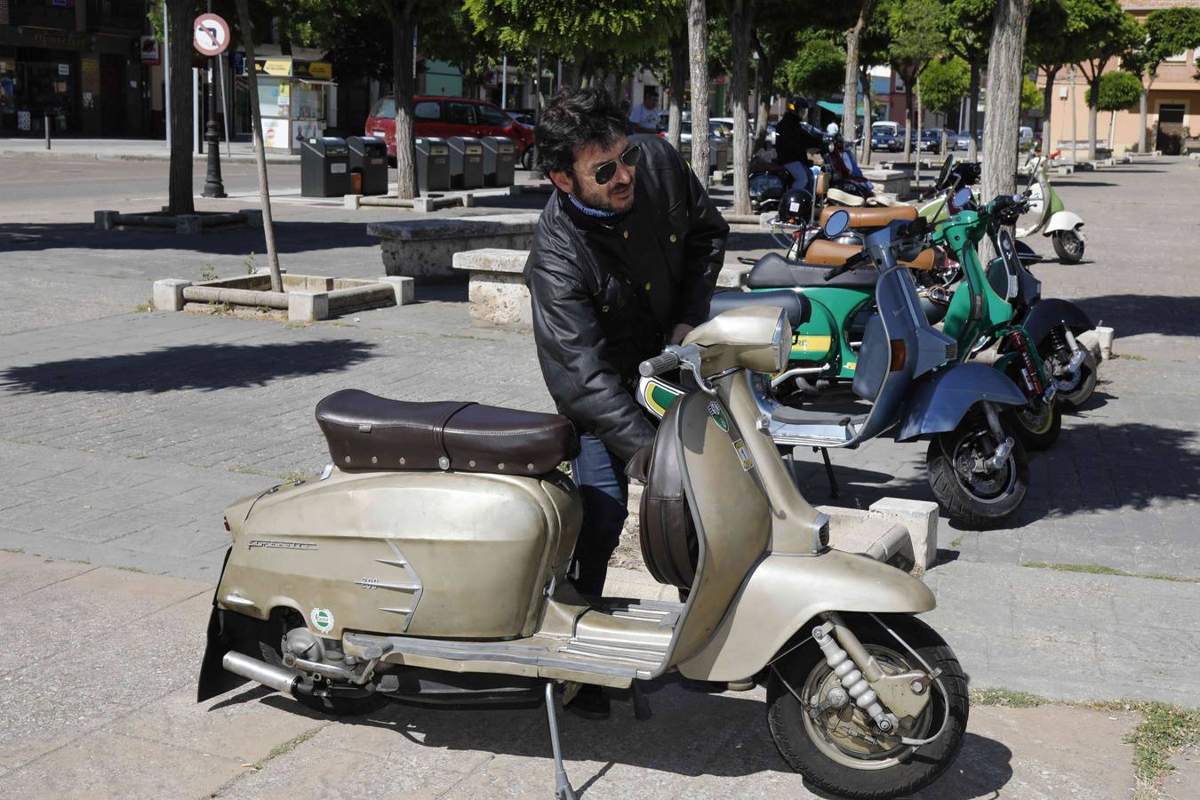 Más de 150 inscritos procedentes de toda España recorren las calles de la localidad para «compartir moto y amistad»