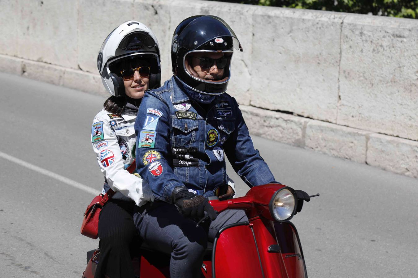 Más de 150 inscritos procedentes de toda España recorren las calles de la localidad para «compartir moto y amistad»