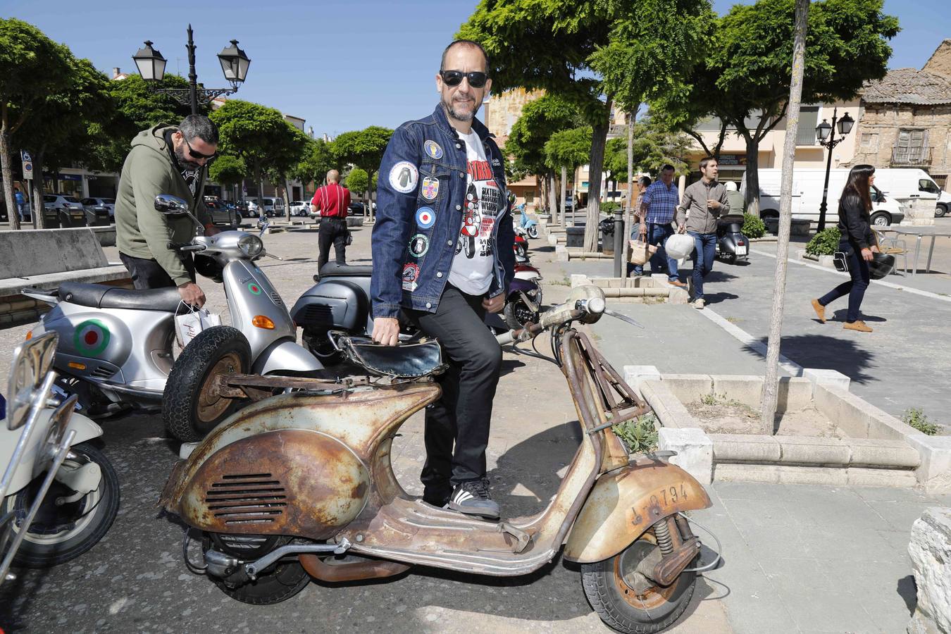 Más de 150 inscritos procedentes de toda España recorren las calles de la localidad para «compartir moto y amistad»