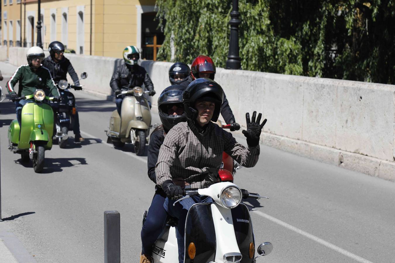 Más de 150 inscritos procedentes de toda España recorren las calles de la localidad para «compartir moto y amistad»
