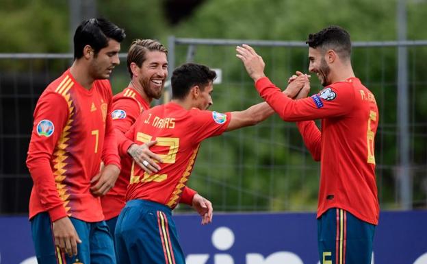 Morata, Sergio Ramos, Jesús Navas y Mario Hermoso celebran un gol. 