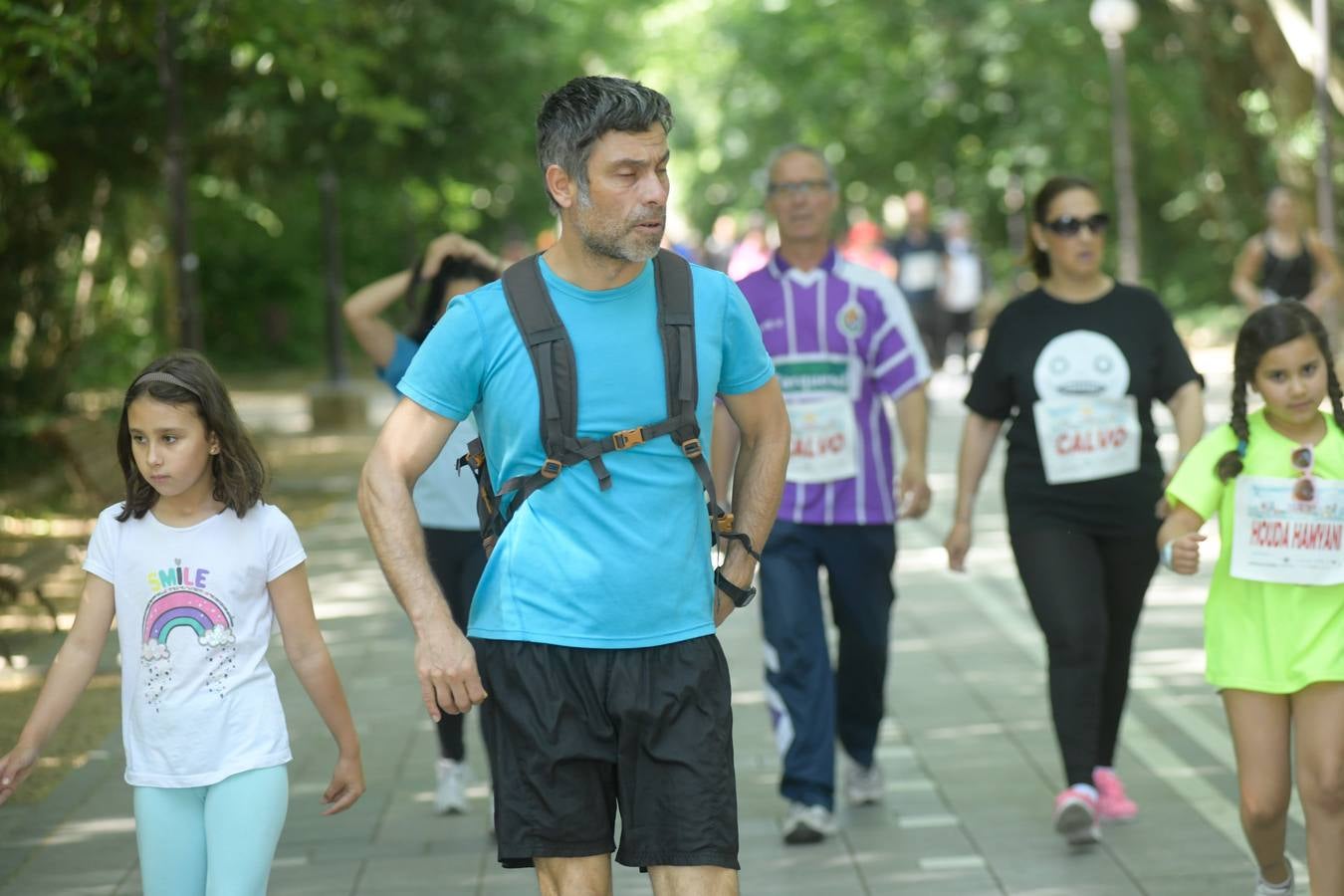 Más de 1.500 personas se han inscrito en esta marcha popular organizada de manera conjunta por El Norte de Castilla y por la Federación de Atletismo de Castilla y León con el espíritu de recorrer los algo más de cinco kilómetros del trazado por las calles más emblemáticas de la ciudad