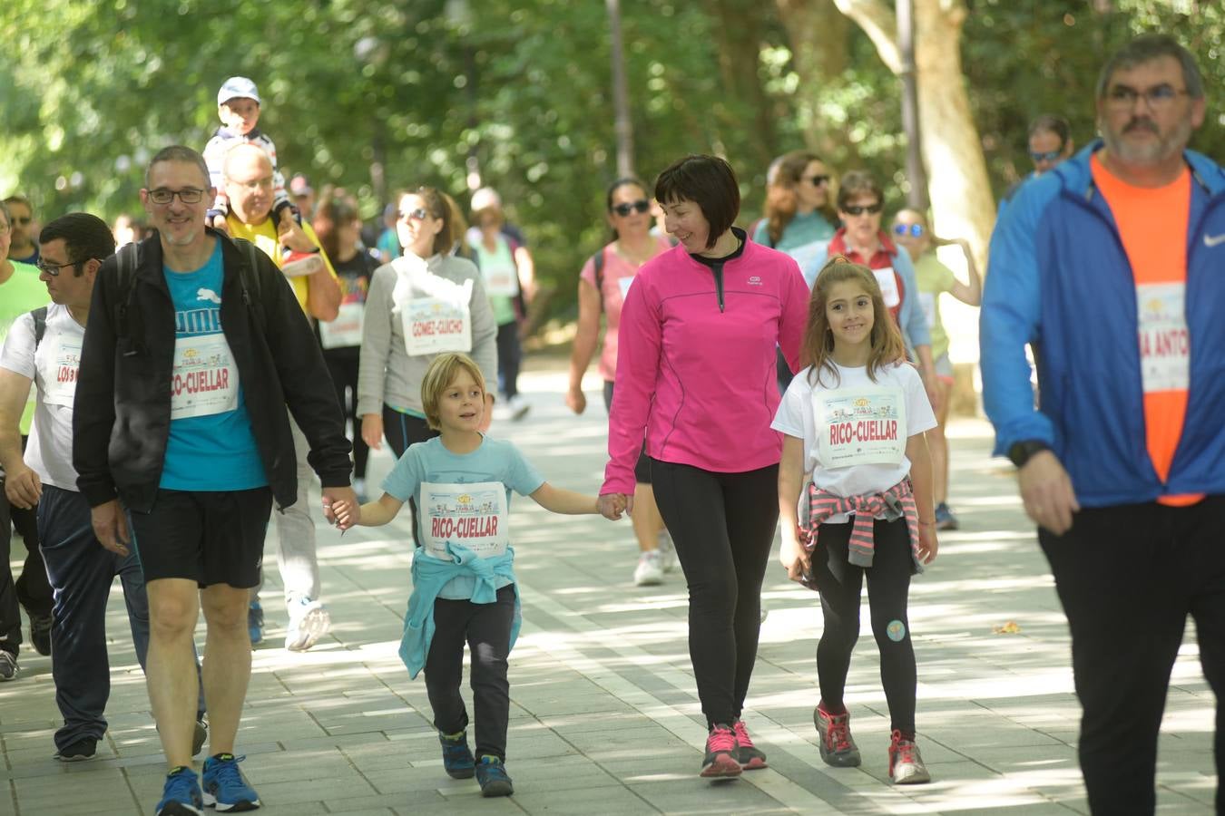 Más de 1.500 personas se han inscrito en esta marcha popular organizada de manera conjunta por El Norte de Castilla y por la Federación de Atletismo de Castilla y León con el espíritu de recorrer los algo más de cinco kilómetros del trazado por las calles más emblemáticas de la ciudad