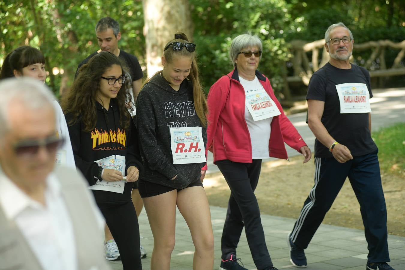 Más de 1.500 personas se han inscrito en esta marcha popular organizada de manera conjunta por El Norte de Castilla y por la Federación de Atletismo de Castilla y León con el espíritu de recorrer los algo más de cinco kilómetros del trazado por las calles más emblemáticas de la ciudad