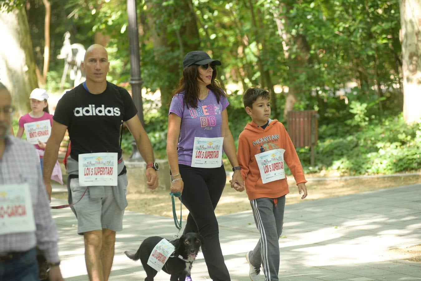 Más de 1.500 personas se han inscrito en esta marcha popular organizada de manera conjunta por El Norte de Castilla y por la Federación de Atletismo de Castilla y León con el espíritu de recorrer los algo más de cinco kilómetros del trazado por las calles más emblemáticas de la ciudad