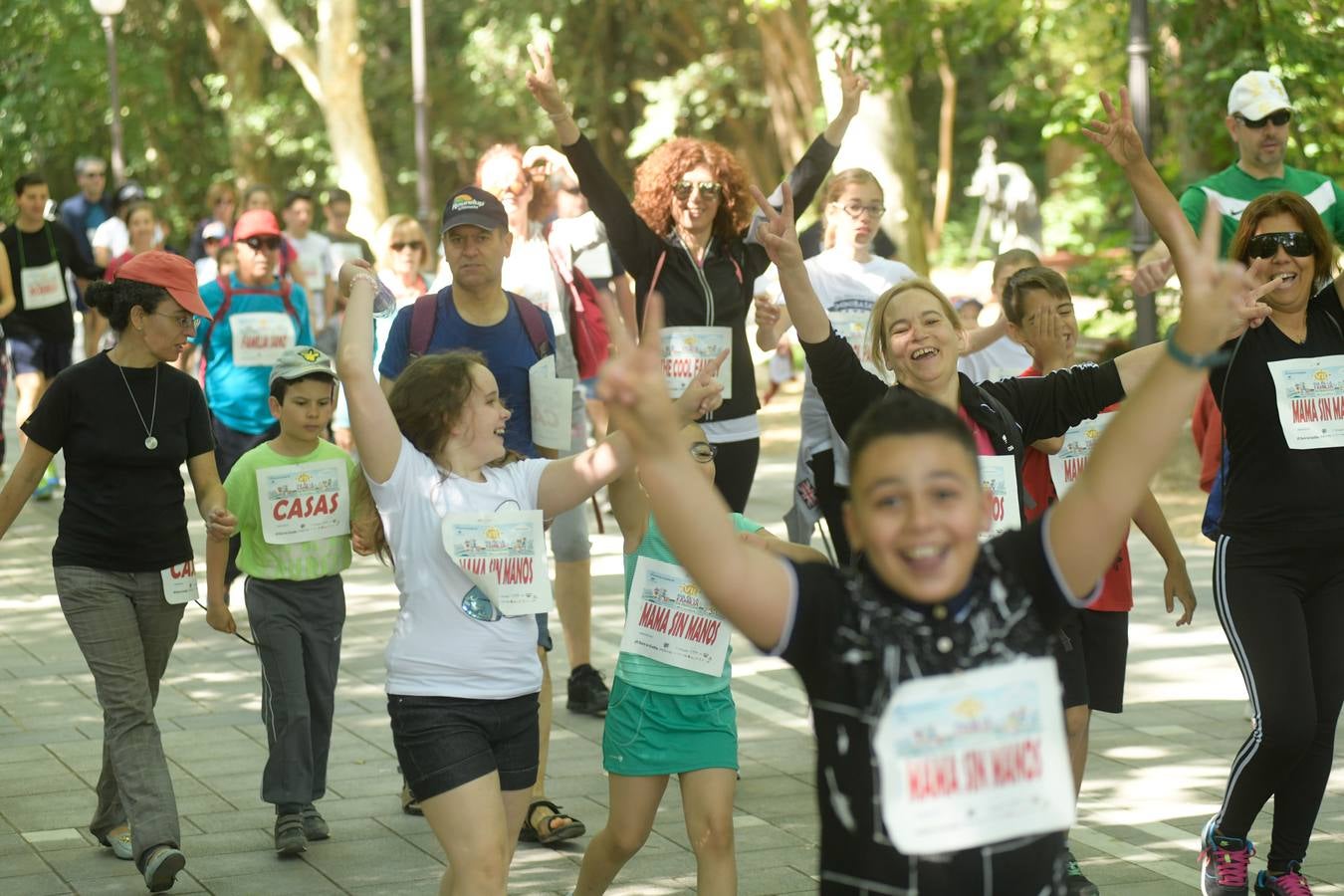 Más de 1.500 personas se han inscrito en esta marcha popular organizada de manera conjunta por El Norte de Castilla y por la Federación de Atletismo de Castilla y León con el espíritu de recorrer los algo más de cinco kilómetros del trazado por las calles más emblemáticas de la ciudad