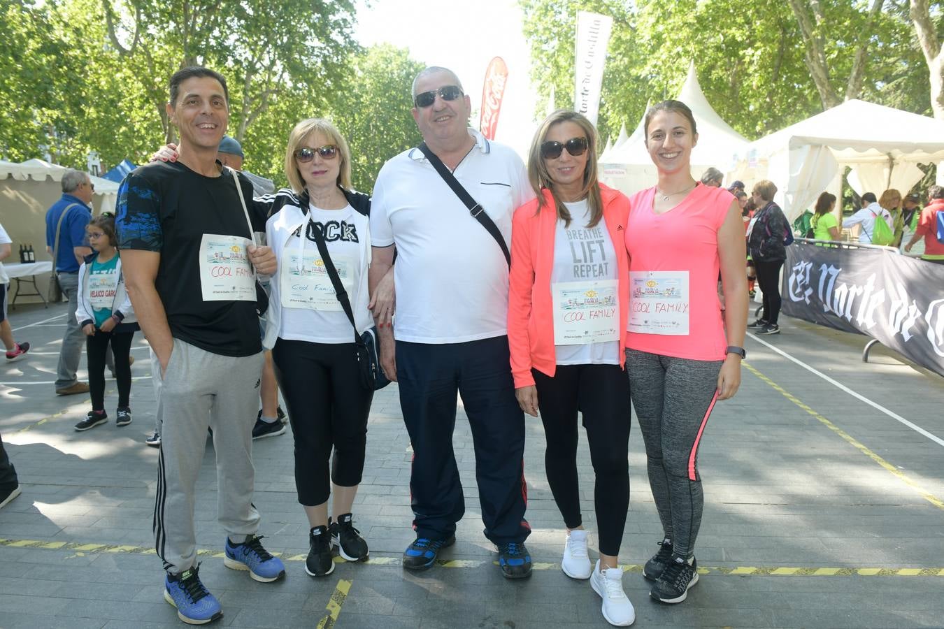 Tras aproximadamente una hora de recorrido han comenzado a llegar las familias de nuevo a meta, al Paseo de los Coches del Campo Grande, donde han podido disfrutar de una clase de zumba, para después reponer fuerzas con una degustación de un guiso de judías del Barco de Ávila elaboradas por el restaurante La Criolla