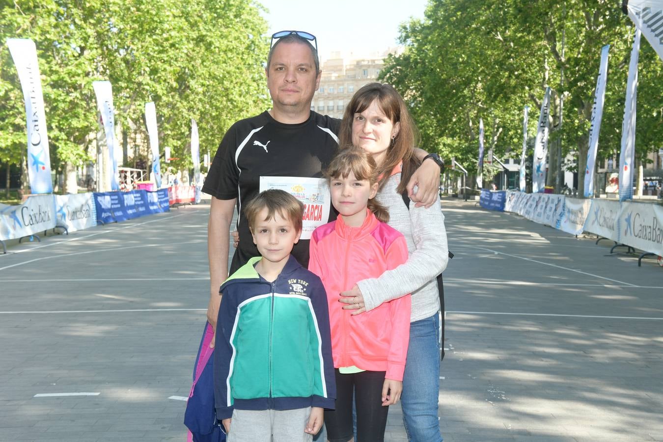 Tras aproximadamente una hora de recorrido han comenzado a llegar las familias de nuevo a meta, al Paseo de los Coches del Campo Grande, donde han podido disfrutar de una clase de zumba, para después reponer fuerzas con una degustación de un guiso de judías del Barco de Ávila elaboradas por el restaurante La Criolla