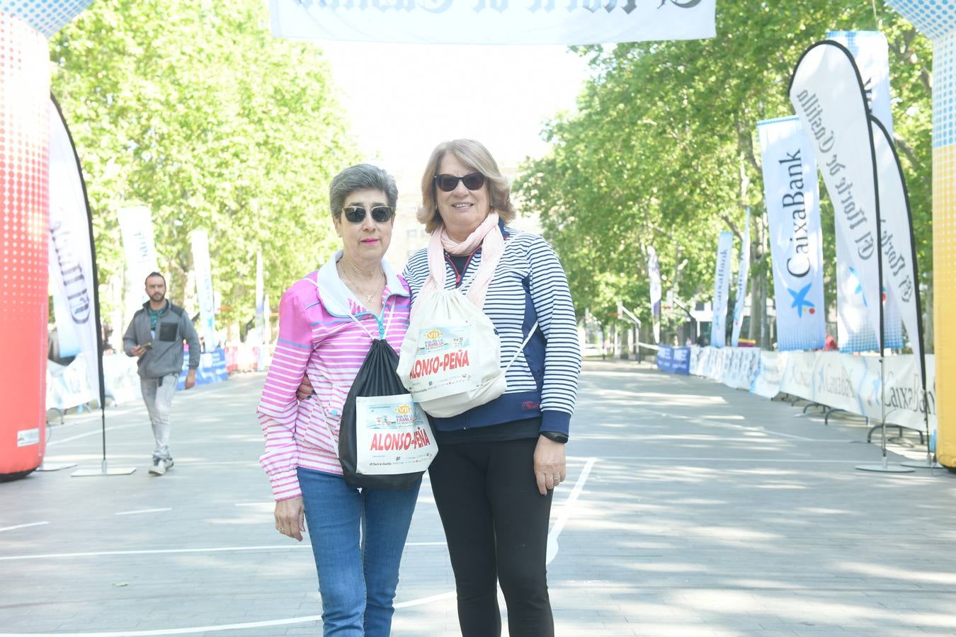 Tras aproximadamente una hora de recorrido han comenzado a llegar las familias de nuevo a meta, al Paseo de los Coches del Campo Grande, donde han podido disfrutar de una clase de zumba, para después reponer fuerzas con una degustación de un guiso de judías del Barco de Ávila elaboradas por el restaurante La Criolla