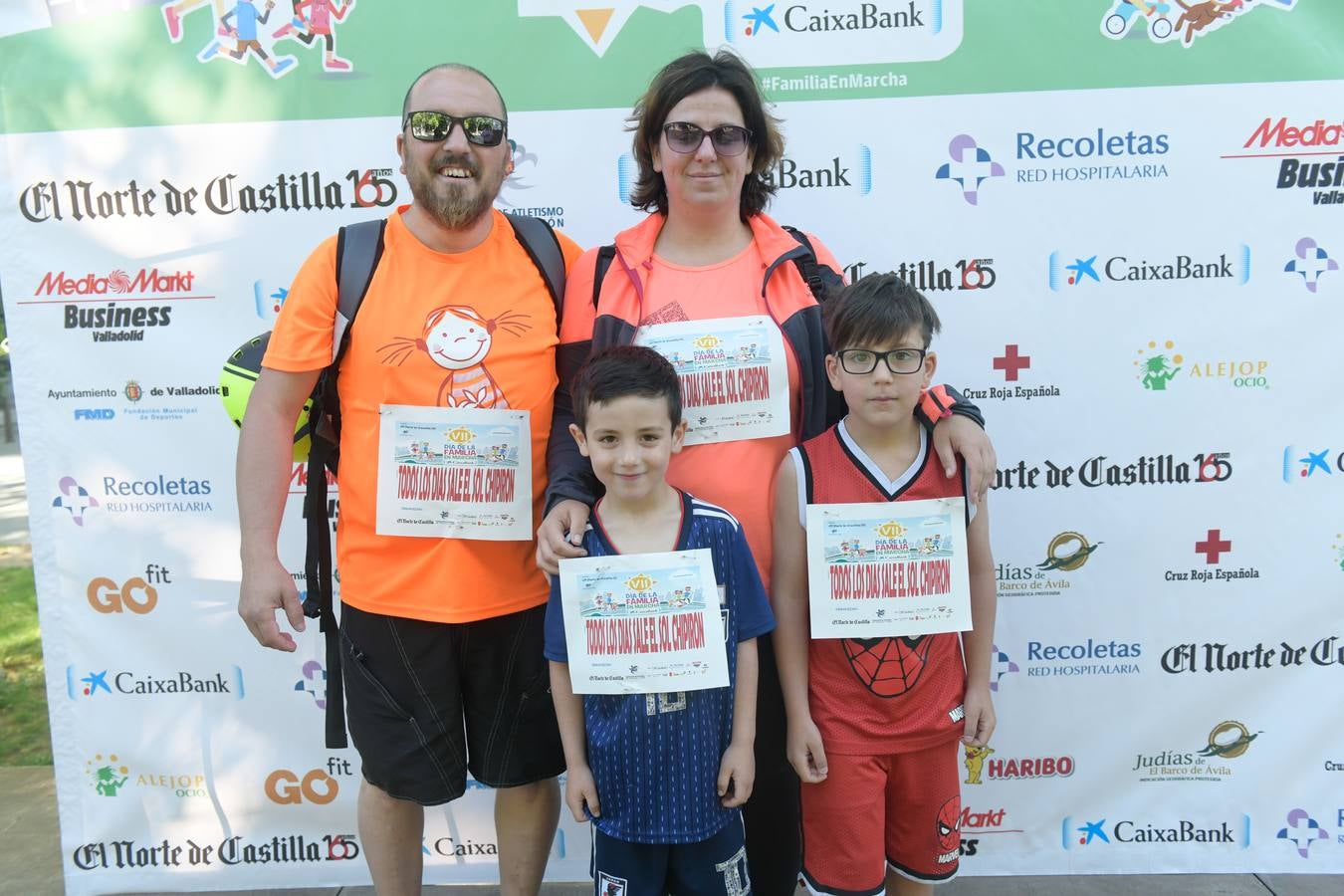 Tras aproximadamente una hora de recorrido han comenzado a llegar las familias de nuevo a meta, al Paseo de los Coches del Campo Grande, donde han podido disfrutar de una clase de zumba, para después reponer fuerzas con una degustación de un guiso de judías del Barco de Ávila elaboradas por el restaurante La Criolla